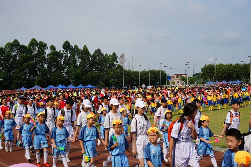 东平小学师生方队